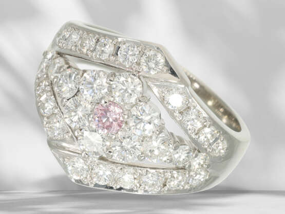 Ring: modern platinum ring set with fine brilliant… - photo 1