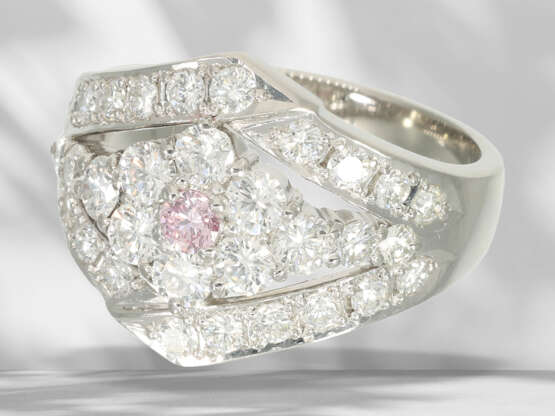 Ring: modern platinum ring set with fine brilliant… - photo 2