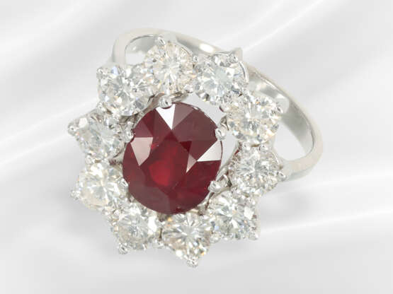 Ring: white gold ruby/brilliant-cut diamond gold r… - photo 1