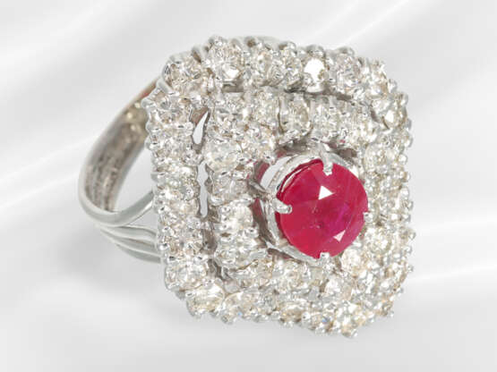 Ring: vintage ruby/diamond ring with large Burma r… - photo 3