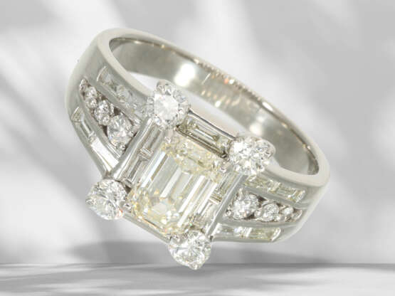 Ring: extremely fine and unusual platinum ring set… - photo 1