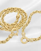 Ensembles de bijoux. Chain/bracelet: unworn yellow gold chain with smal…