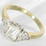 Ring: Hochfeiner Diamantring, Mittelstein 1ct, Tri… - Foto 1