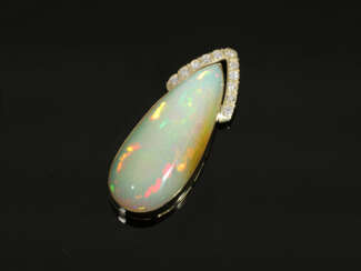 Pendant: exceptionally large opal gold jewellery p…