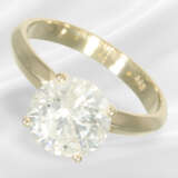 Ring: modern solitaire brilliant-cut diamond ring,… - фото 1