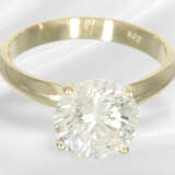 Ring: modern solitaire brilliant-cut diamond ring,… - фото 3
