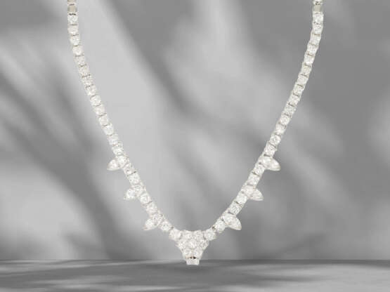 Chain: modern platinum necklace set with diamonds,… - photo 1