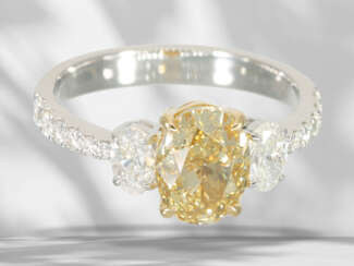 Ring: hochwertiger Fancy Diamantring, Mittelstein …