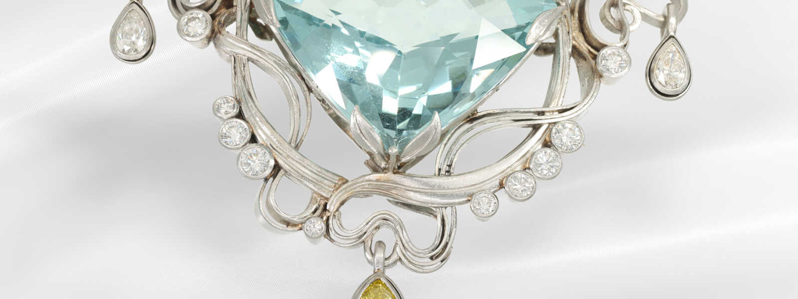 Chain/necklace: important platinum goldsmith jewel…