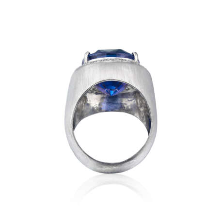 SAPPHIRE AND DIAMOND RING - photo 3