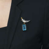 TIFFANY & CO. BY JEAN SCHLUMBERGER AQUAMARINE, DIAMOND AND COLOURED SAPPHIRE 'BIRD ON A ROCK' BROOCH - Foto 3