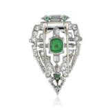 EMERALD AND DIAMOND CLIP BROOCH - photo 2