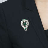 EMERALD AND DIAMOND CLIP BROOCH - Foto 3