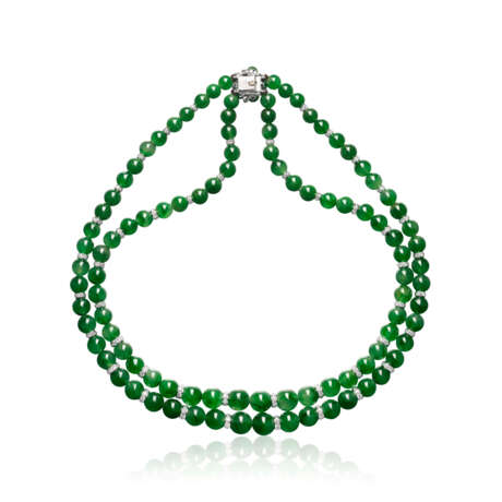 SUITE OF JADEITE AND DIAMOND JEWELLERY - фото 3