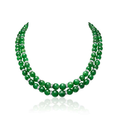 SUITE OF JADEITE AND DIAMOND JEWELLERY - photo 4