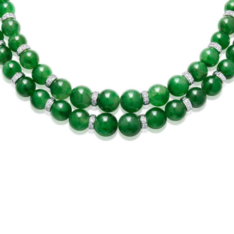 SUITE OF JADEITE AND DIAMOND JEWELLERY - photo 5