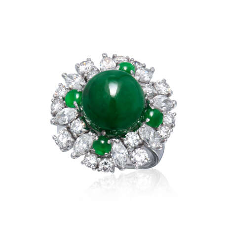 SUITE OF JADEITE AND DIAMOND JEWELLERY - photo 7