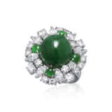 SUITE OF JADEITE AND DIAMOND JEWELLERY - Foto 7