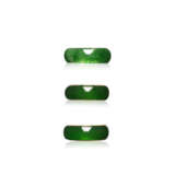 GROUP OF THREE JADEITE RINGS - фото 1