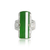 GROUP OF JADEITE, DIAMOND AND PEARL JEWELLERY - Foto 6