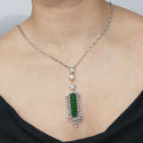 GROUP OF JADEITE, DIAMOND AND PEARL JEWELLERY - Foto 11