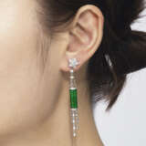 GROUP OF JADEITE, DIAMOND AND PEARL JEWELLERY - Foto 13