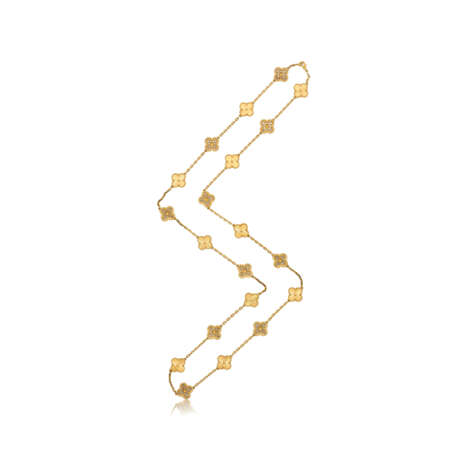 VAN CLEEF & ARPELS DIAMOND AND GOLD 'ALHAMBRA' NECKLACE - photo 2