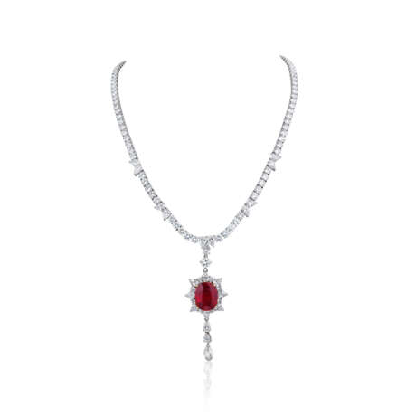 RUBY AND DIAMOND PENDENT NECKLACE - Foto 4