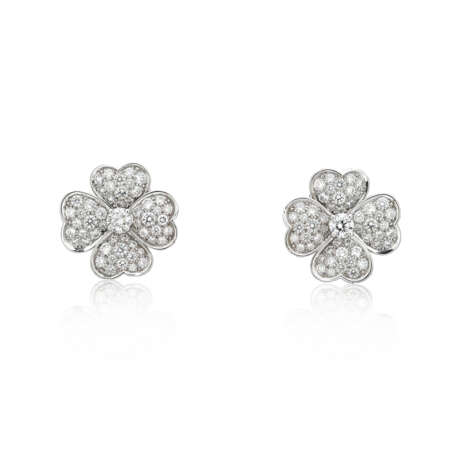 VAN CLEEF & ARPELS SET OF DIAMOND 'COSMOS' JEWELLERY - photo 6