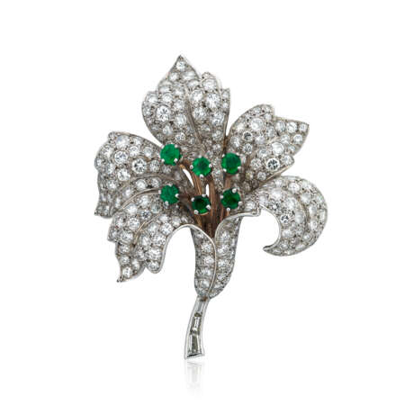NO RESERVE - PAIR OF DIAMOND/EMERALD BROOCHES - фото 2
