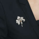NO RESERVE - PAIR OF DIAMOND/EMERALD BROOCHES - photo 7