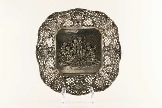 Серебряное блюдо. Западная Европа Silver 830 Rococo 19th century г. - фото 1