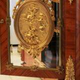 Grande commode de style Louis XVI. Fin du 19&egrave;me si&egrave;cle. Bronze marble wood At the turn of 19th -20th century - photo 4