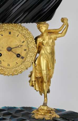 Unique mantel clock made of glass and bronze. Royal Russia. Early 19th century. Glass Empire 19th century - photo 4