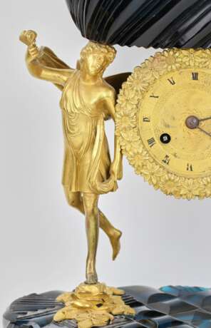 Unique mantel clock made of glass and bronze. Royal Russia. Early 19th century. Glass Empire 19th century - photo 5