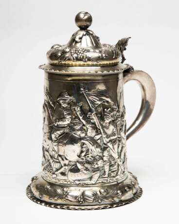 Gobelet &agrave; bi&egrave;re en argent avec sc&egrave;nes de bataille. Silber Neo-baroque 19th century - Foto 1