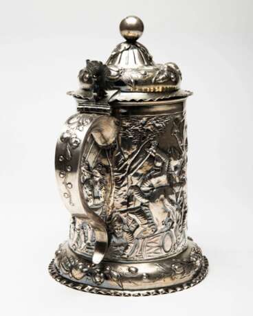 Gobelet &agrave; bi&egrave;re en argent avec sc&egrave;nes de bataille. Silber Neo-baroque 19th century - Foto 4