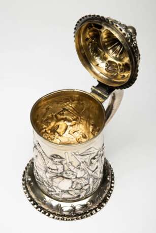 Gobelet &agrave; bi&egrave;re en argent avec sc&egrave;nes de bataille. Silber Neo-baroque 19th century - Foto 6