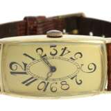 Armbanduhr: außergewöhnlich große, frühe "Curvex" Herrenuhr in Gold, ca. 1915 - фото 1