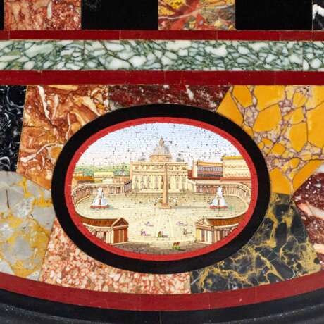Une impressionnante table dechecs avec de precieuses mosa&iuml;ques romaines sur des pieds sculptes. Naturholz Eclecticism 19th century - Foto 10