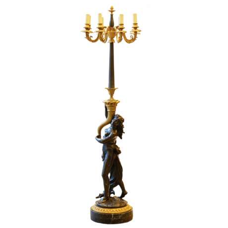 French floor lamp made of gilded and patinated bronze. The turn of the 19th and 20th centuries. Bronze Eclecticism At the turn of 19th -20th century - photo 2