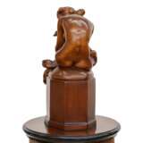 Colonne console de style Art Deco. Avec une figure sculptee d`une dame nue et d`un renard. 20i&egrave;me si&egrave;cle. Bois naturel 20th century - photo 4