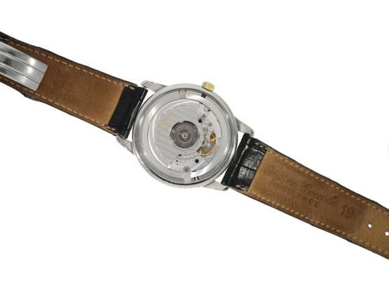 Armbanduhr: seltene, große vintage Herrenuhr Universal Geneve "Reserve de Marche GMT" in Stahl/Gold mit Originalbox, ca. 1990 - photo 2