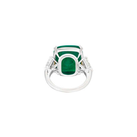 EMERALD AND DIAMOND RING - photo 5