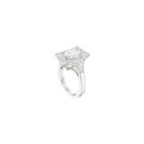 AN ELEGANT CARTIER DIAMOND RING - photo 9