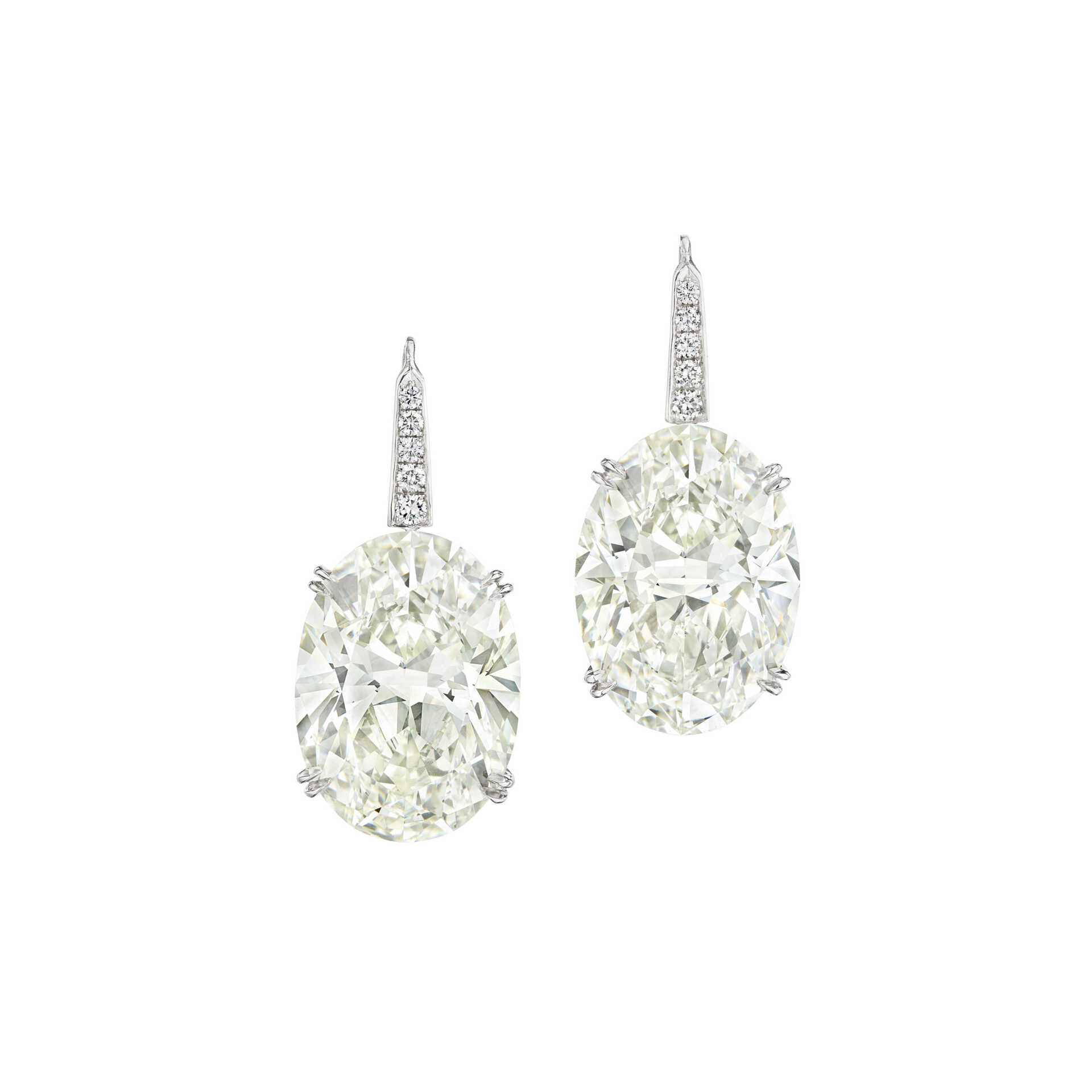 AN IMPORTANT PAIR OF DIAMOND PENDANT EARRINGS