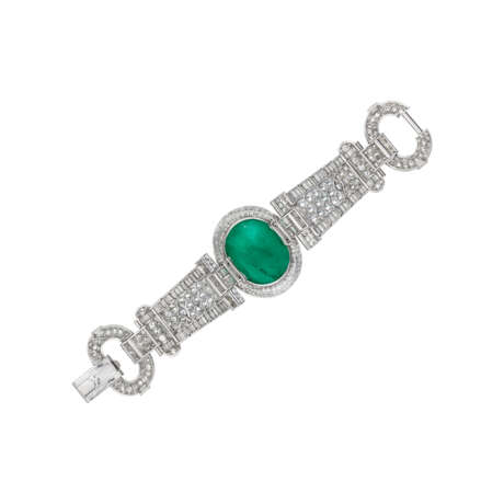 TRABERT & HOEFFER MAUBOUSSIN CARVED EMERALD AND DIAMOND BRACELET - фото 3