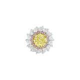 COLORED DIAMOND AND DIAMOND RING - Foto 1