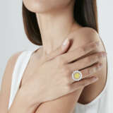 COLORED DIAMOND AND DIAMOND RING - photo 2