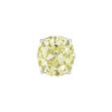 AN IMPRESSIVE GROUP OF COLORED DIAMOND JEWELRY - фото 12